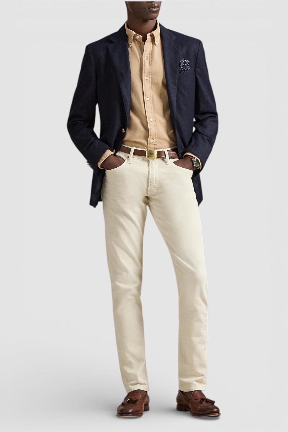 תמונת כל הלוק של חולצה מכופתרת